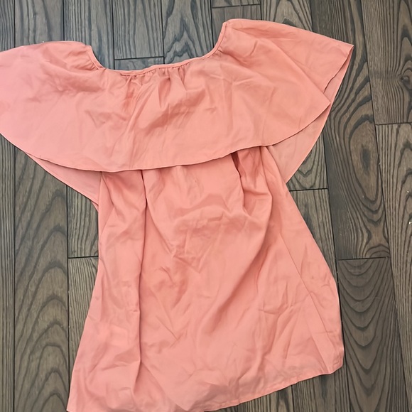 Banana Republic soft satin blouse in salmon pink! XS! - Picture 4 of 5